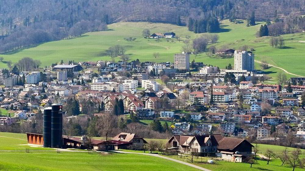 9 rooms House to buy in Moutier - image 1/1