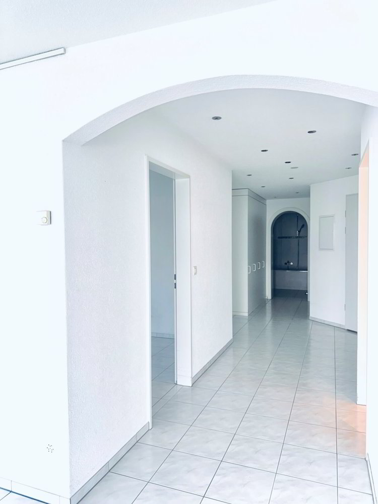 3 rooms Apartment to buy in Sigriswil - image 1/13