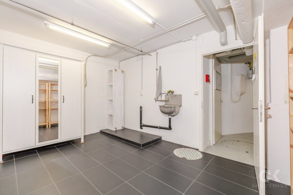 3 rooms Apartment to buy in Basel - image 1/12