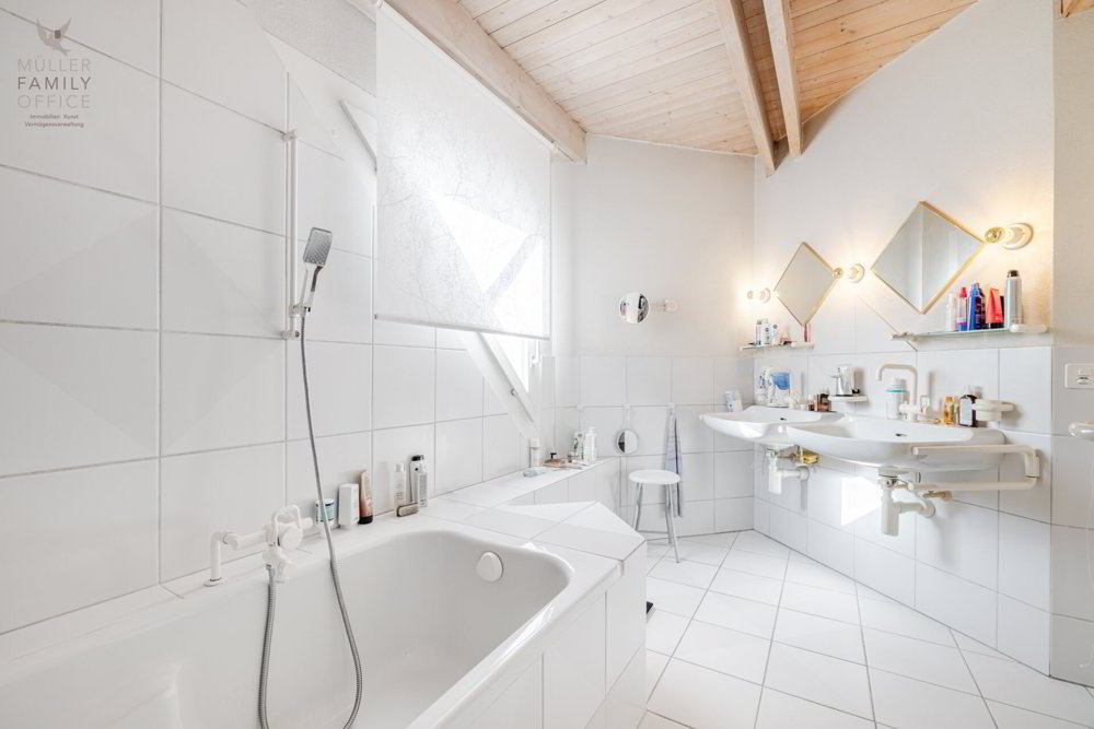 5.5 rooms House to buy in Uttwil - image 1/13