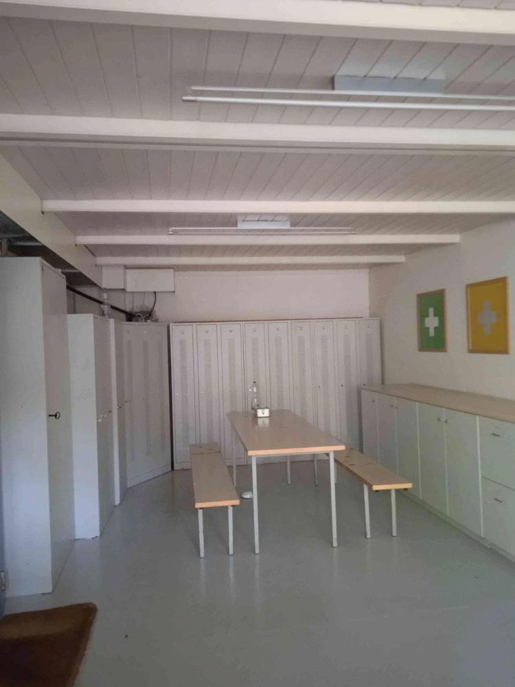 Bureau & Commerce null pièces à acheter à Hottwil - image 1/9