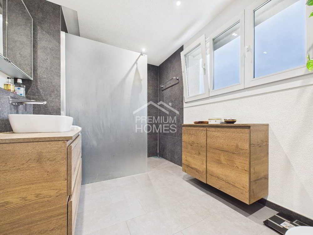 7 rooms House to buy in Kloten - image 1/7