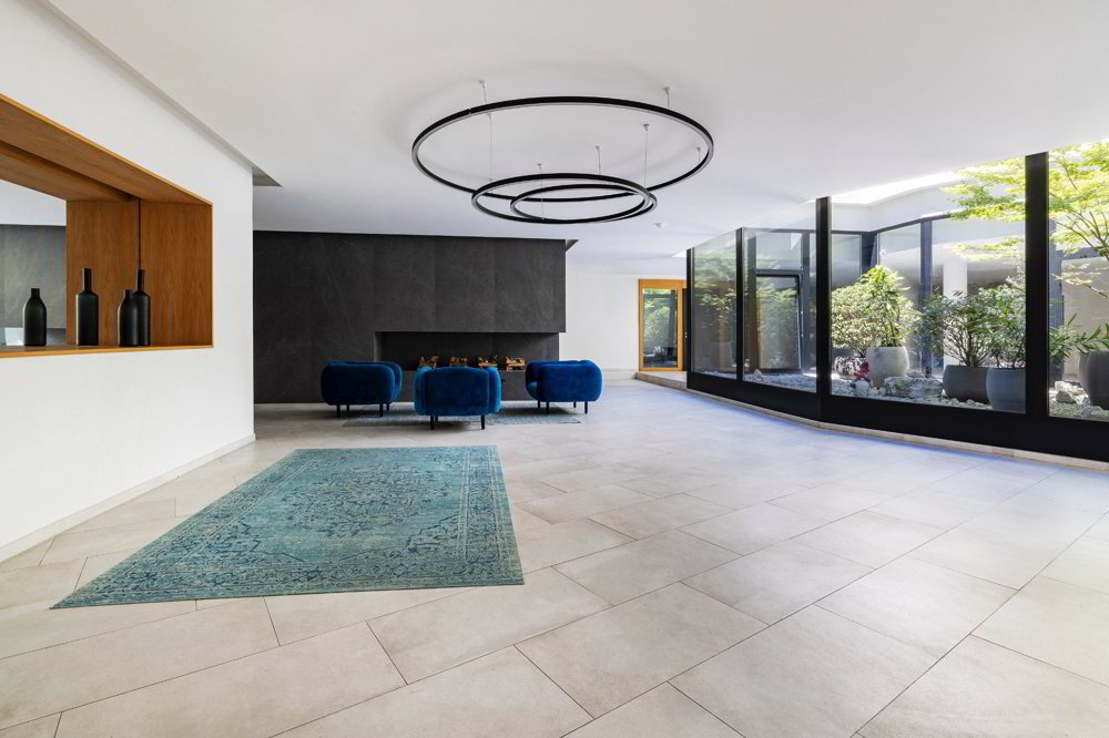 3 rooms Apartment to buy in Veytaux - image 1/10