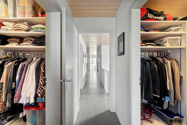Maison 11 pièces à acheter à Le Vaud - image 1/13