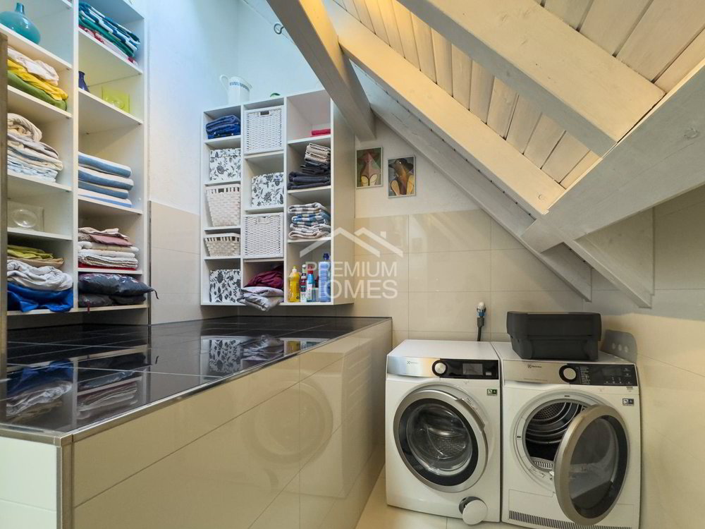 7 rooms Apartment to buy in Oberglatt ZH - image 1/12