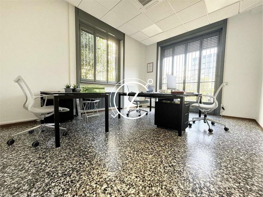 Bureau & Commerce 4 pièces à acheter à Balerna - image 1/1