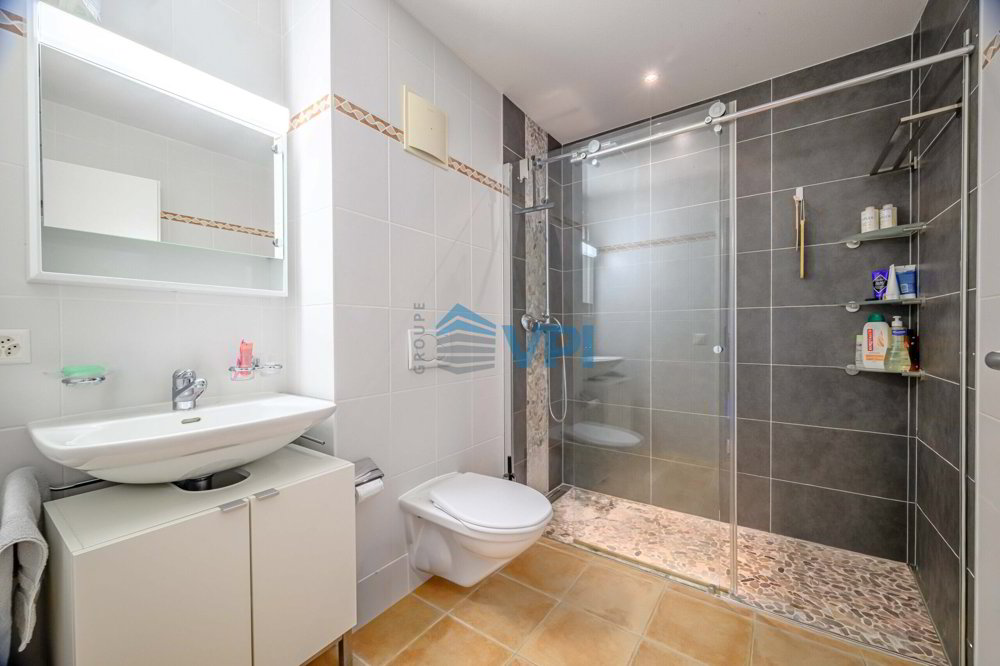 4.5 rooms Apartment to buy in Eysins - image 1/10