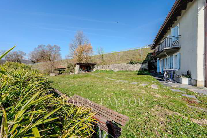 Appartement 11 pièces à acheter à Lavigny - image 1/13