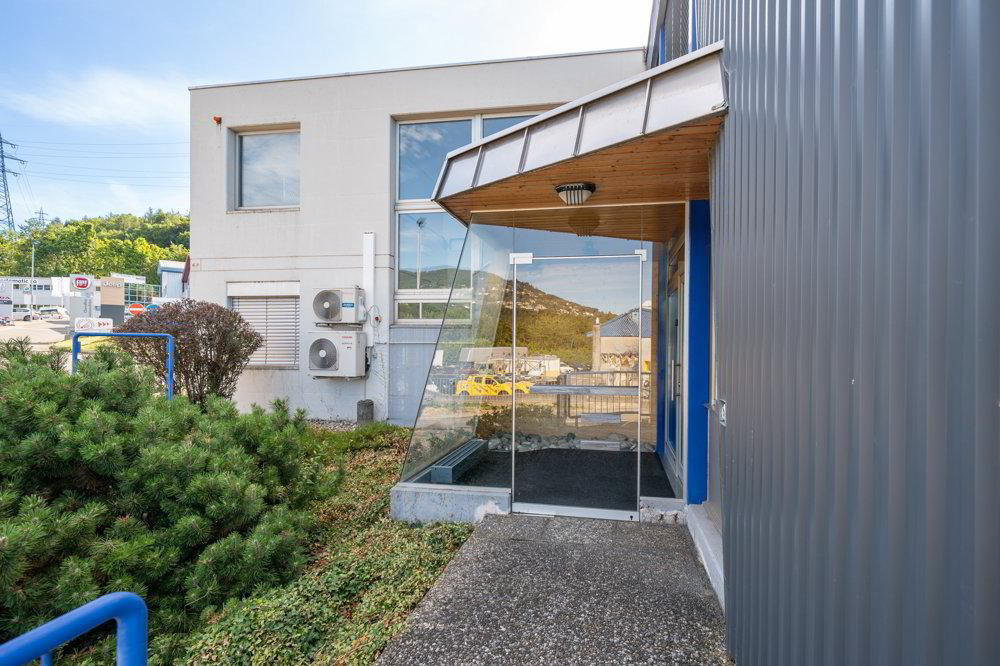 Ufficio & Commercio di 3 locali in affitto a St-Légier-La Chiésaz - immagine 1/4
