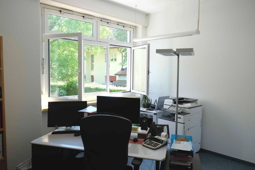 2 rooms Office & Commercial for rent in Bülach - image 1/6