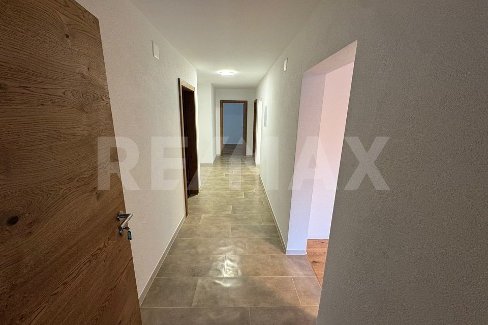4.5 Zimmer Wohnung zu vermieten in Tavanasa - Bild 1/10