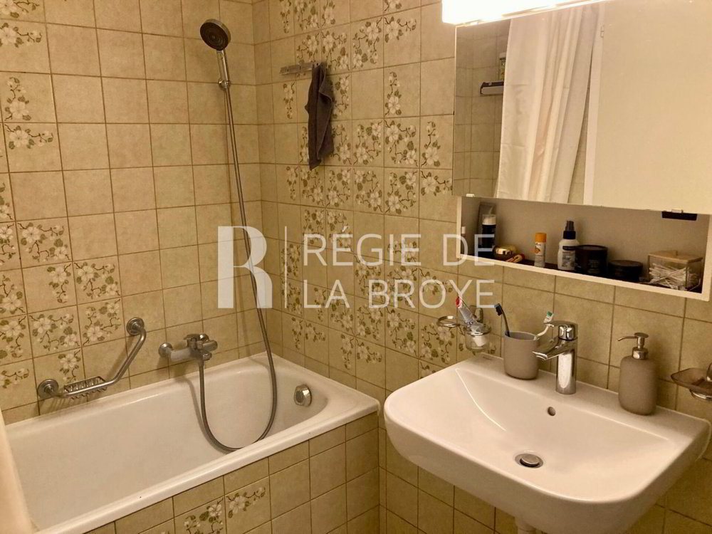 3.5 rooms Apartment for rent in Molondin - image 1/8