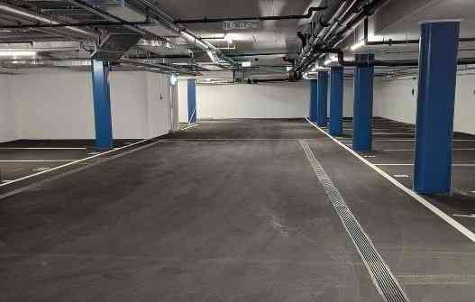 null rooms Car park, garage for rent in Goldau - image 1/1