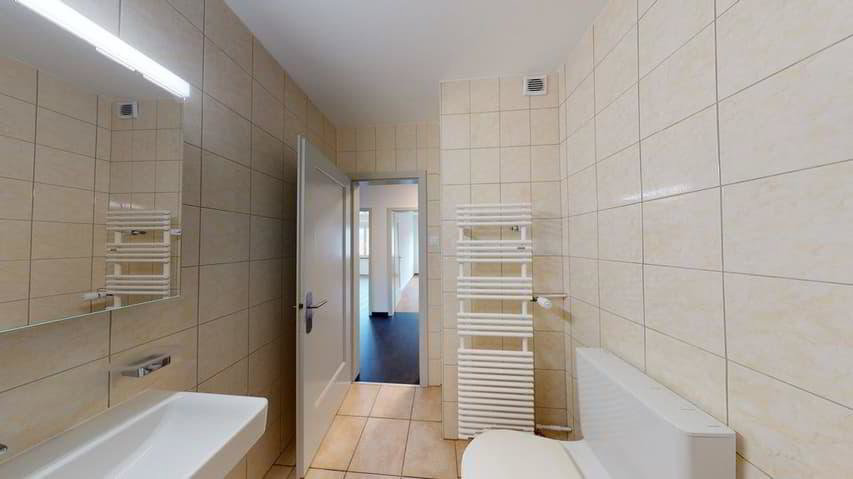 Appartement 2 pièces à louer à St-Imier - image 1/8