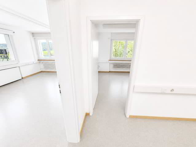 3 rooms Office & Commercial for rent in Orvin - image 1/13