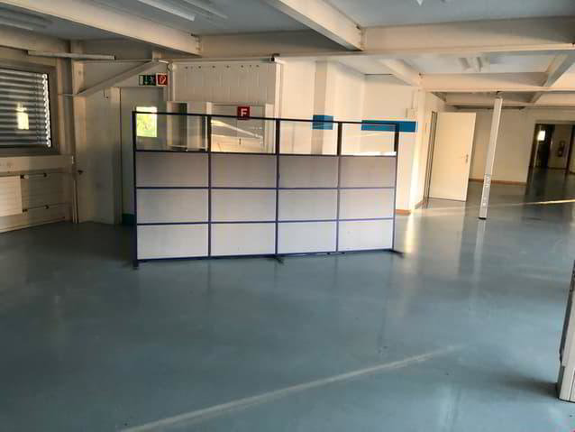 1 rooms Office & Commercial for rent in Orvin - image 1/13