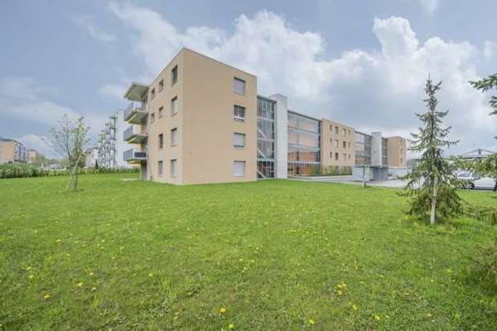 null rooms Car park, garage for rent in Bulle - image 1/1