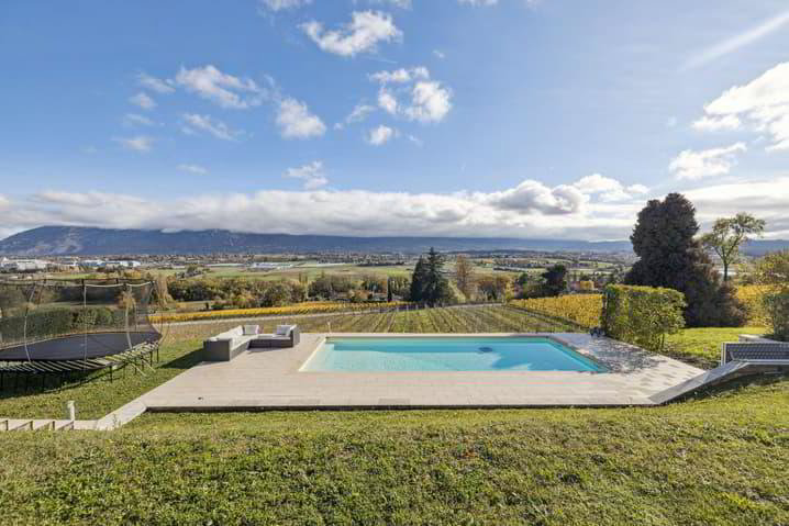 8 rooms House to buy in Confignon - image 1/13