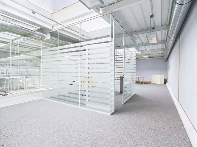 Ufficio & Commercio di 1 locali in affitto a Bienne - immagine 1/9