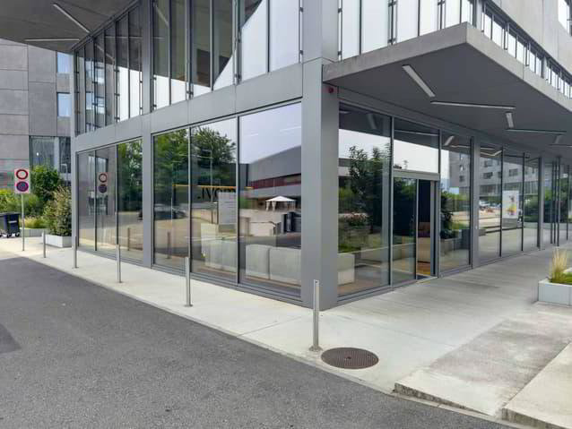 null rooms Office & Commercial for rent in Meyrin - image 1/7