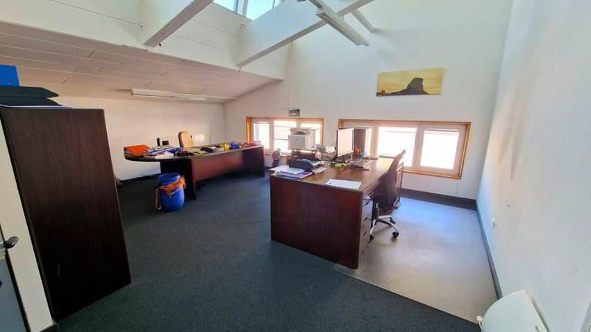 5.5 rooms Office & Commercial for rent in Matran - image 1/10