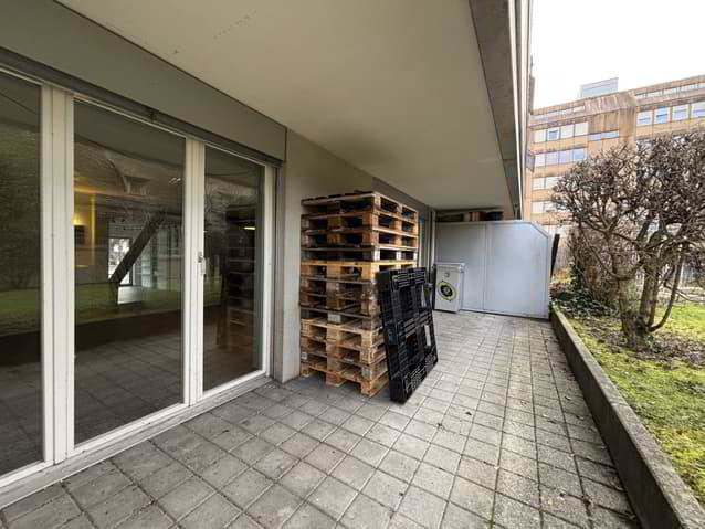 Ufficio & Commercio di 1 locali in affitto a Bienne - immagine 1/9