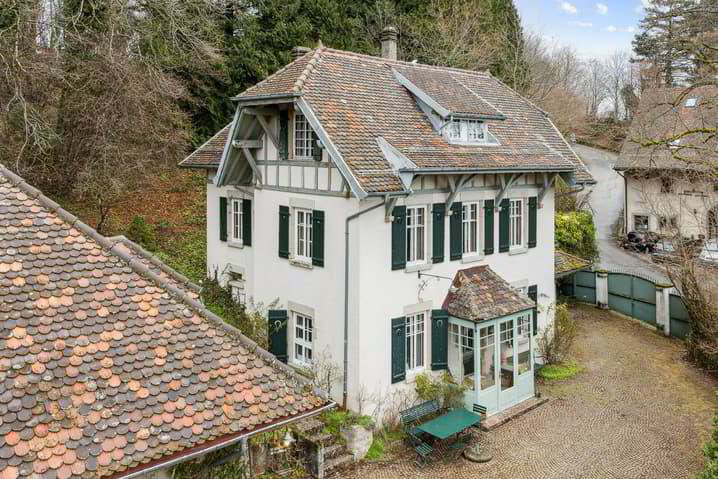 8 rooms House to buy in Essertines-sur-Rolle - image 1/13