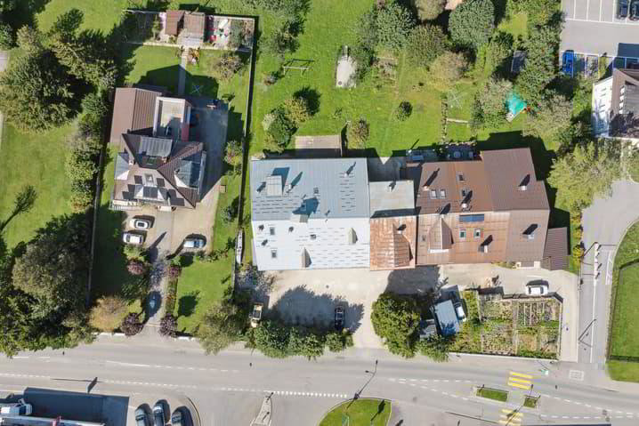 12.5 rooms House to buy in Le Brassus - image 1/13