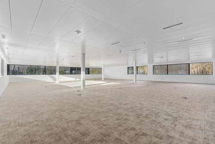 null rooms Office & Commercial for rent in Eysins - image 1/9