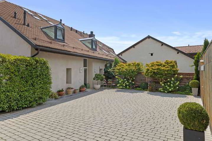 7 rooms House to buy in Gilly - image 1/13