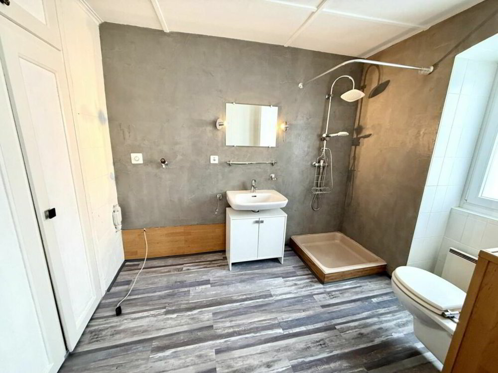 Casa di 6 locali in vendita a St-Léonard - immagine 1/13