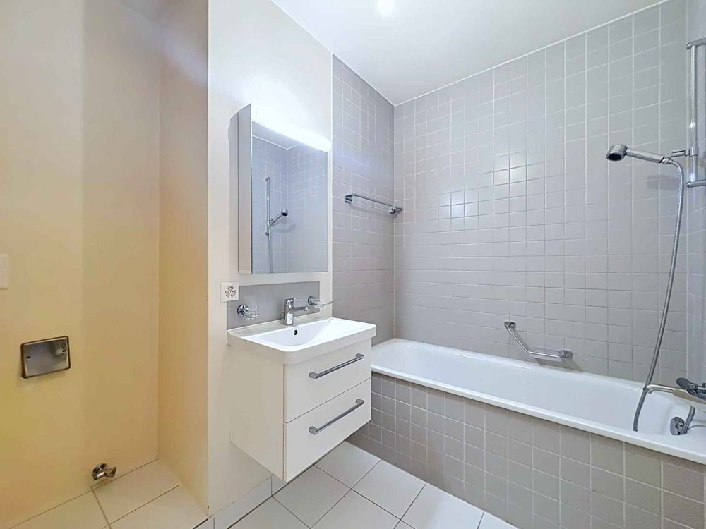 4 rooms Apartment to buy in Geneva - image 1/11
