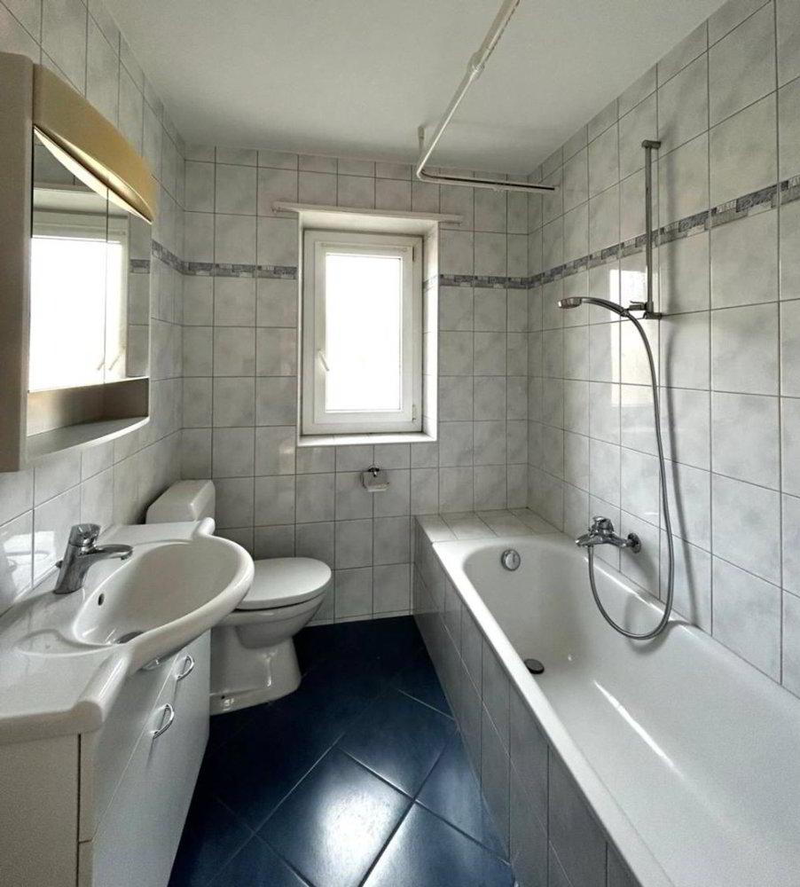 Appartement 3 pièces à louer à Delsberg - image 1/5