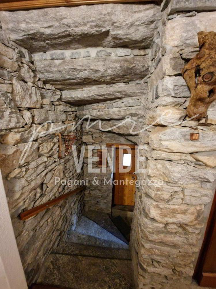 Casa di 5 locali in vendita a Loco - immagine 1/21