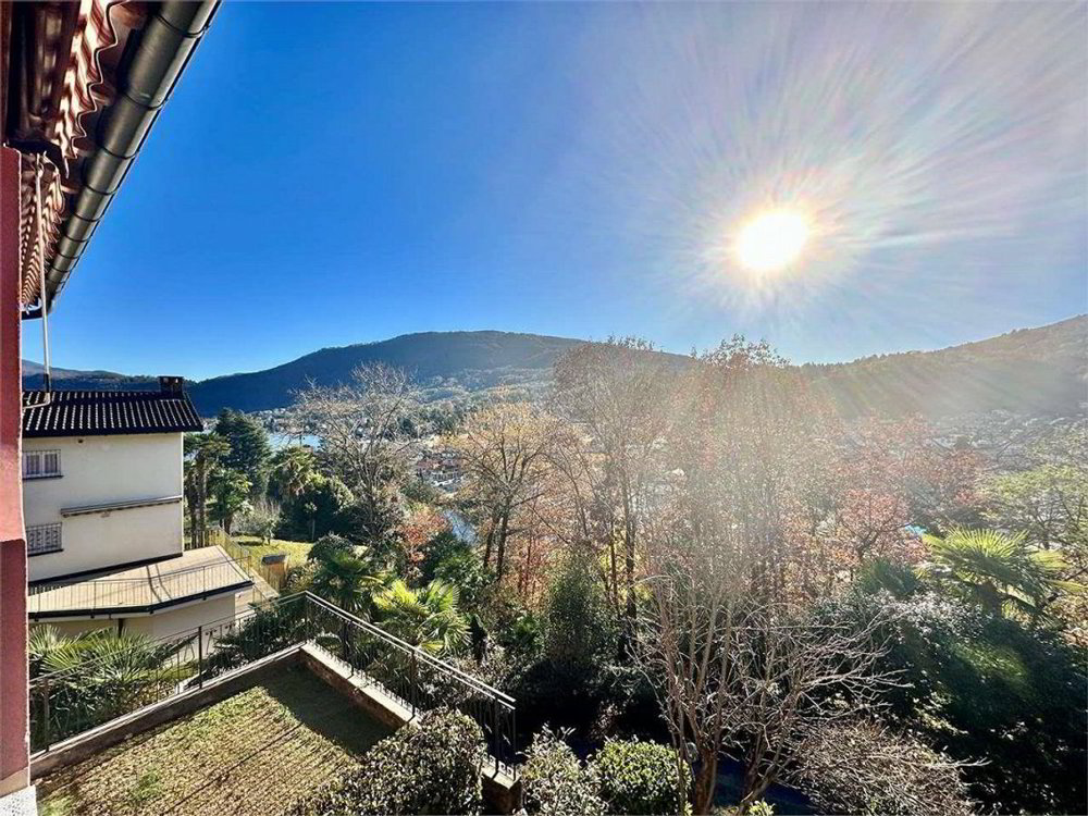 Casa di 10 locali in vendita a Ponte Tresa - immagine 1/13