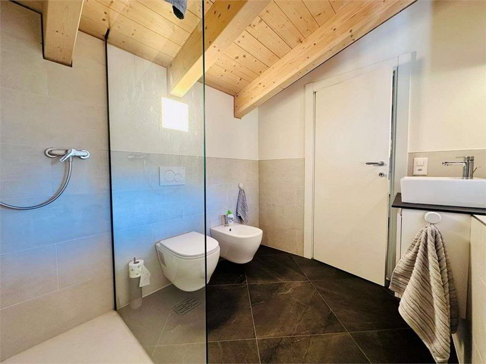 Appartamento di 2.5 locali in vendita a Riva San Vitale - immagine 1/13