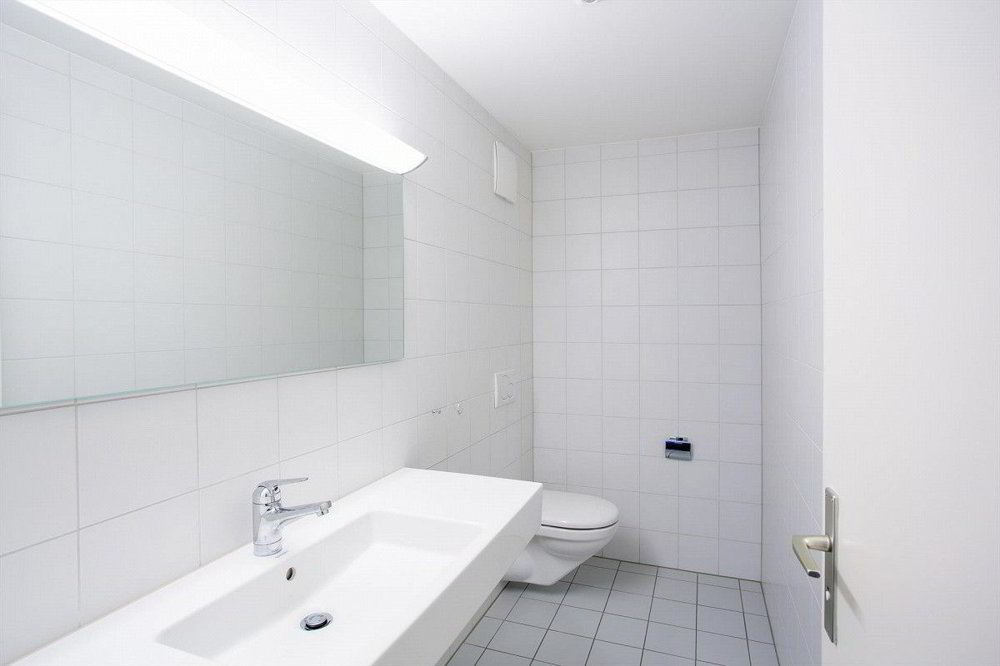 null rooms Office & Commercial for rent in Sins - image 1/4