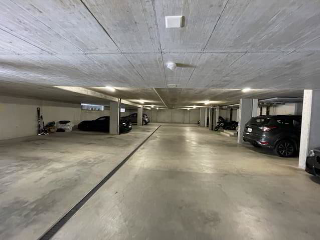 null Zimmer Parkplatz, Garage zu vermieten in Pieterlen - Bild 1/2