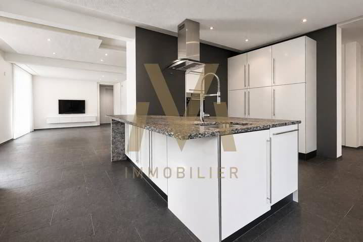 12 Zimmer Büro zum verkaufen in Sonceboz-Sombeval - Bild 1/13