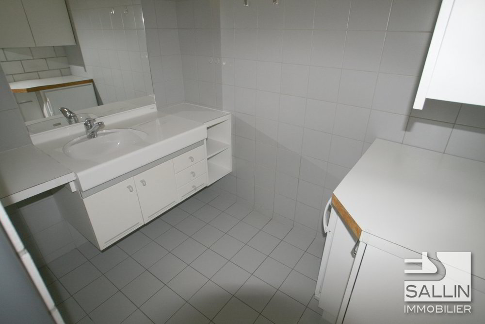 Bureau & Commerce null pièces à louer à Givisiez - image 1/9