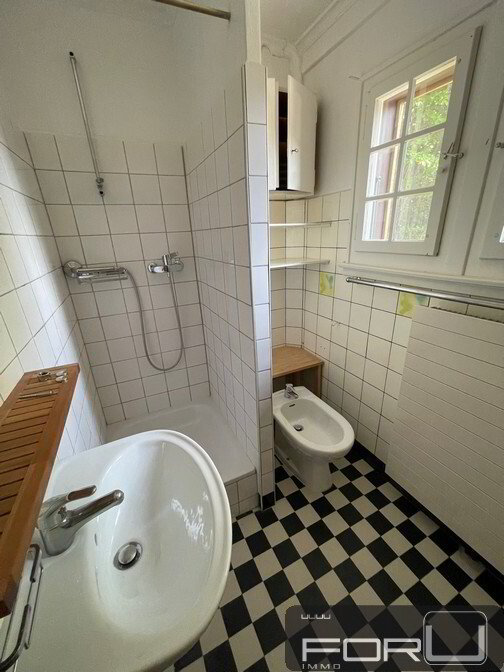 8 Zimmer Haus zu vermieten in Arzier-Le Muids - Bild 1/13