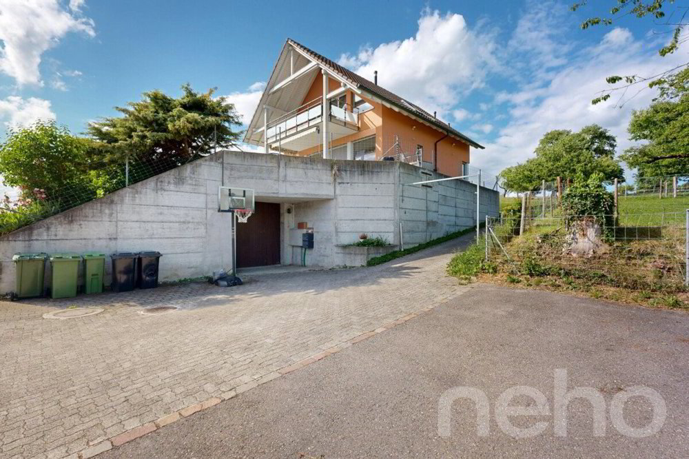 7.5 rooms House to buy in Lufingen - image 1/11
