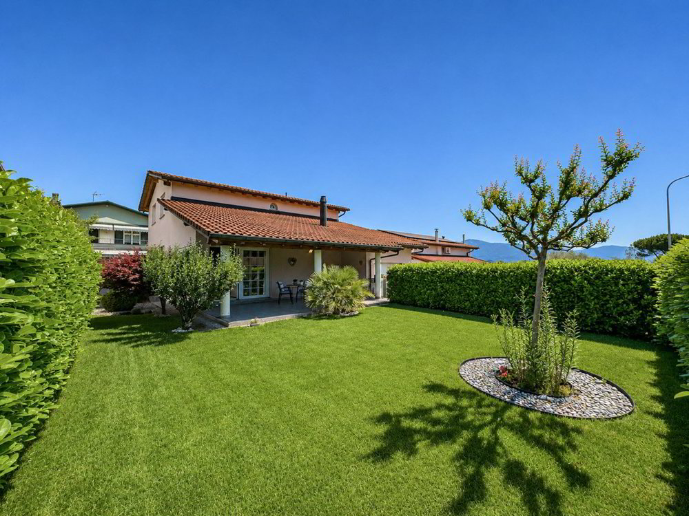 Casa di 5 locali in vendita a Stabio - immagine 1/13
