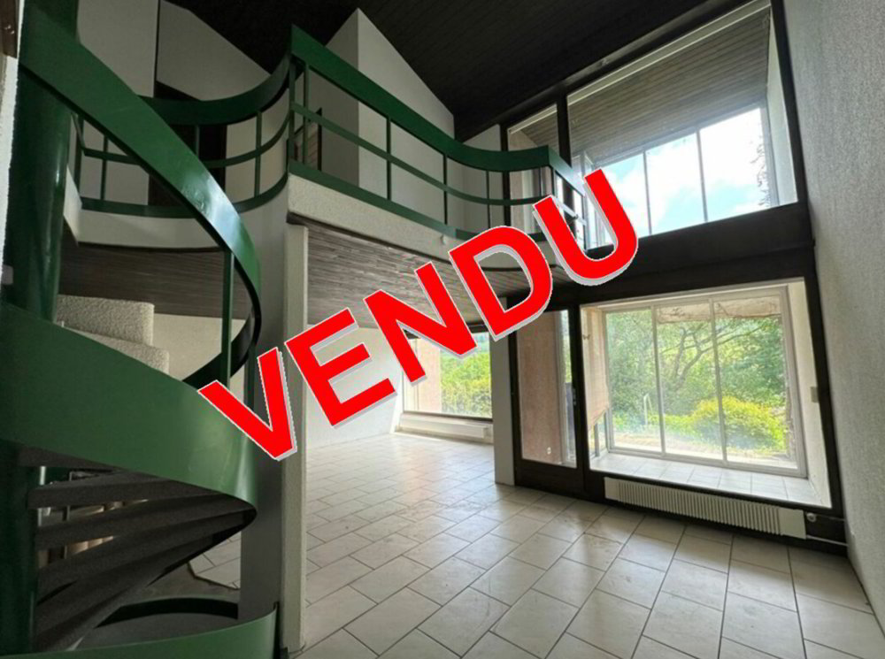 Casa di 6 locali in vendita a Courtelary - immagine 1/1