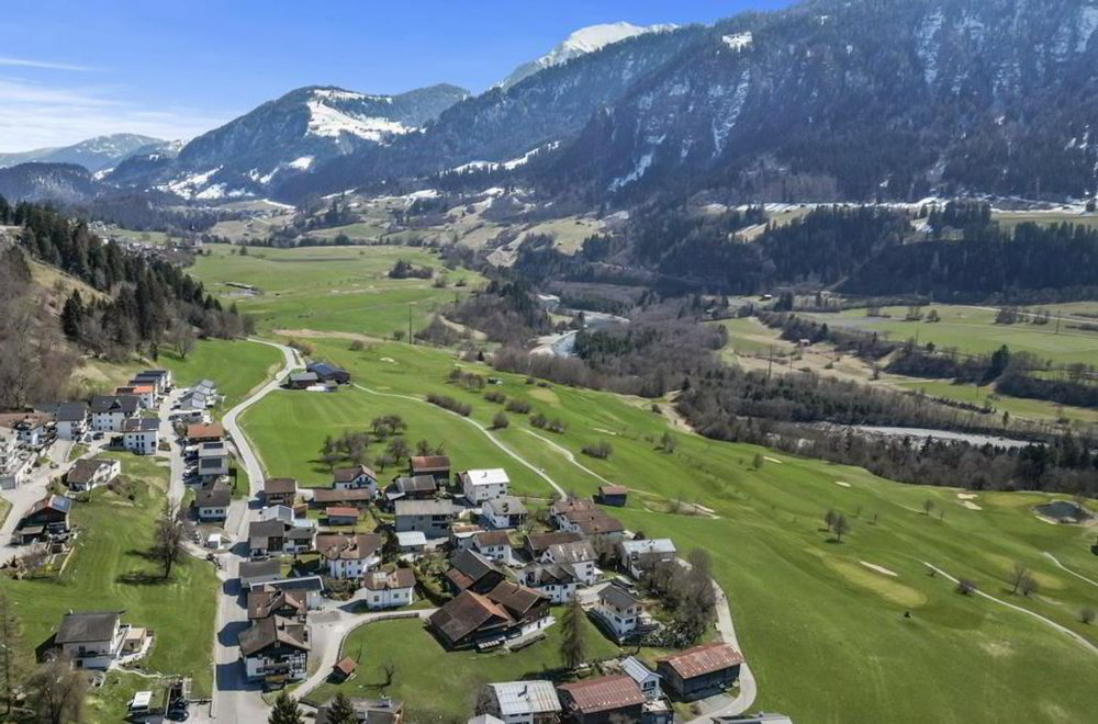 5.5 rooms House to buy in Schluein - image 1/5
