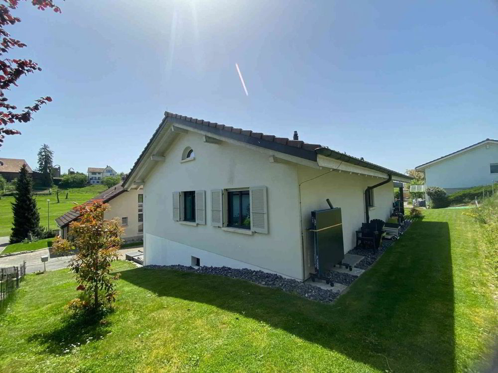 Casa di 6.5 locali in vendita a Gampelen - immagine 1/5