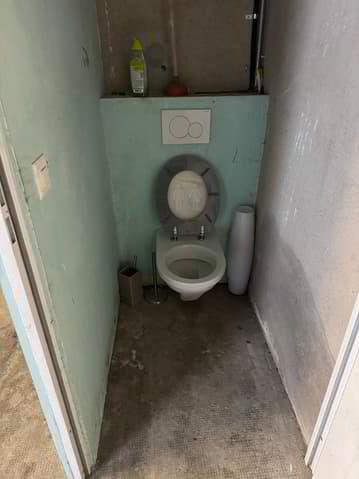 1 rooms Office & Commercial for rent in Frinvillier - image 1/5