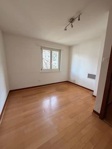 Maison 5 pièces à louer à Viège - image 1/13