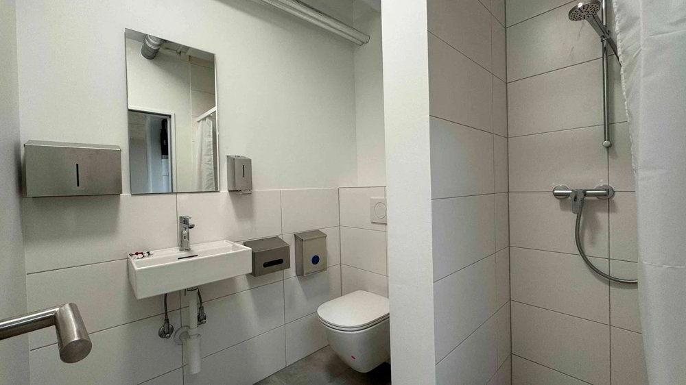 3 rooms Office & Commercial for rent in Bâle - image 1/6