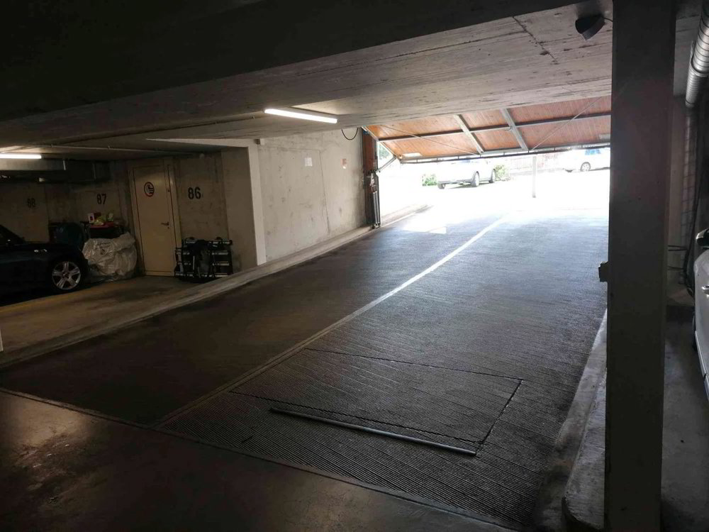 null rooms Car park, garage for rent in Cham - image 1/2
